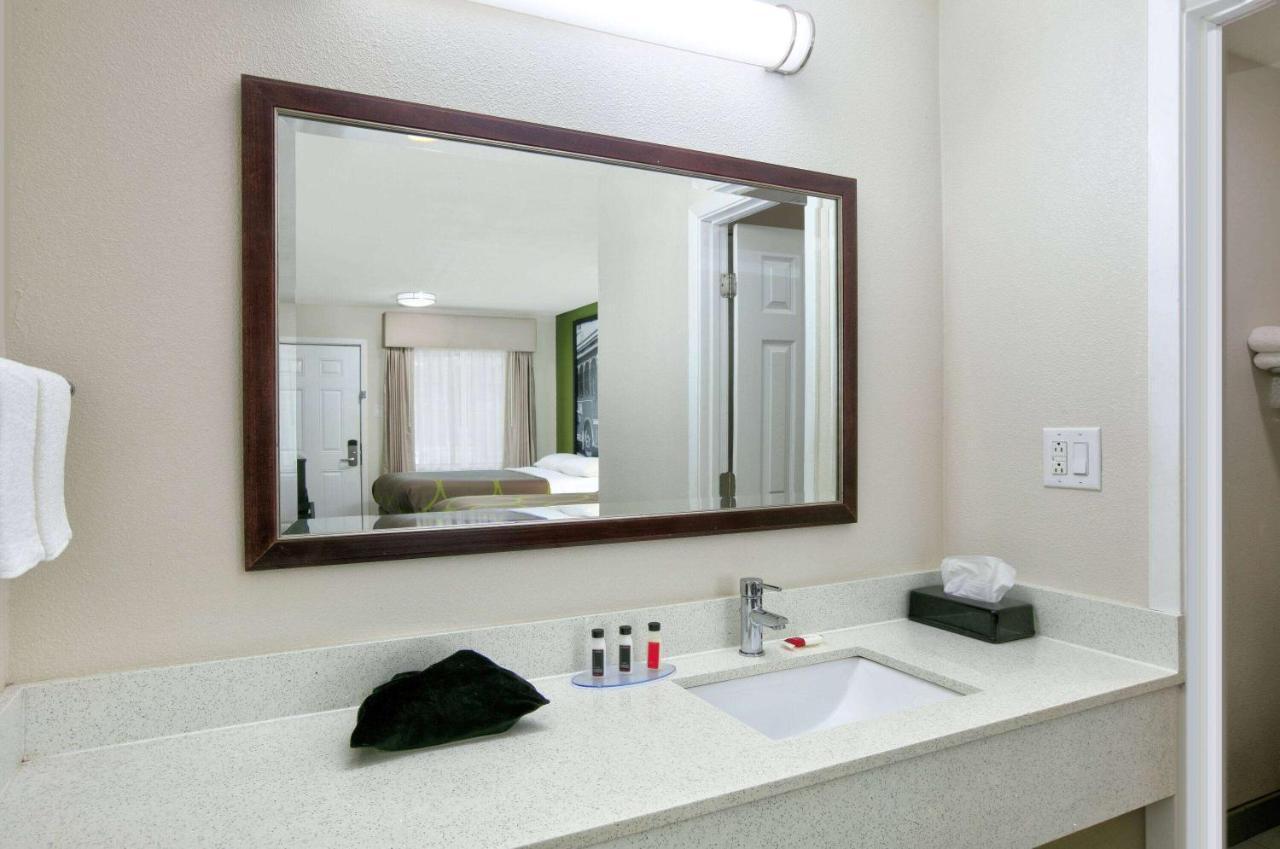 Super 8 By Wyndham Palestine Tx Otel Dış mekan fotoğraf