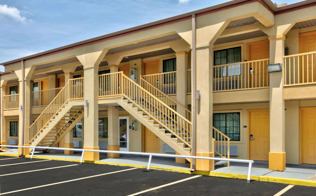 Super 8 By Wyndham Palestine Tx Otel Dış mekan fotoğraf