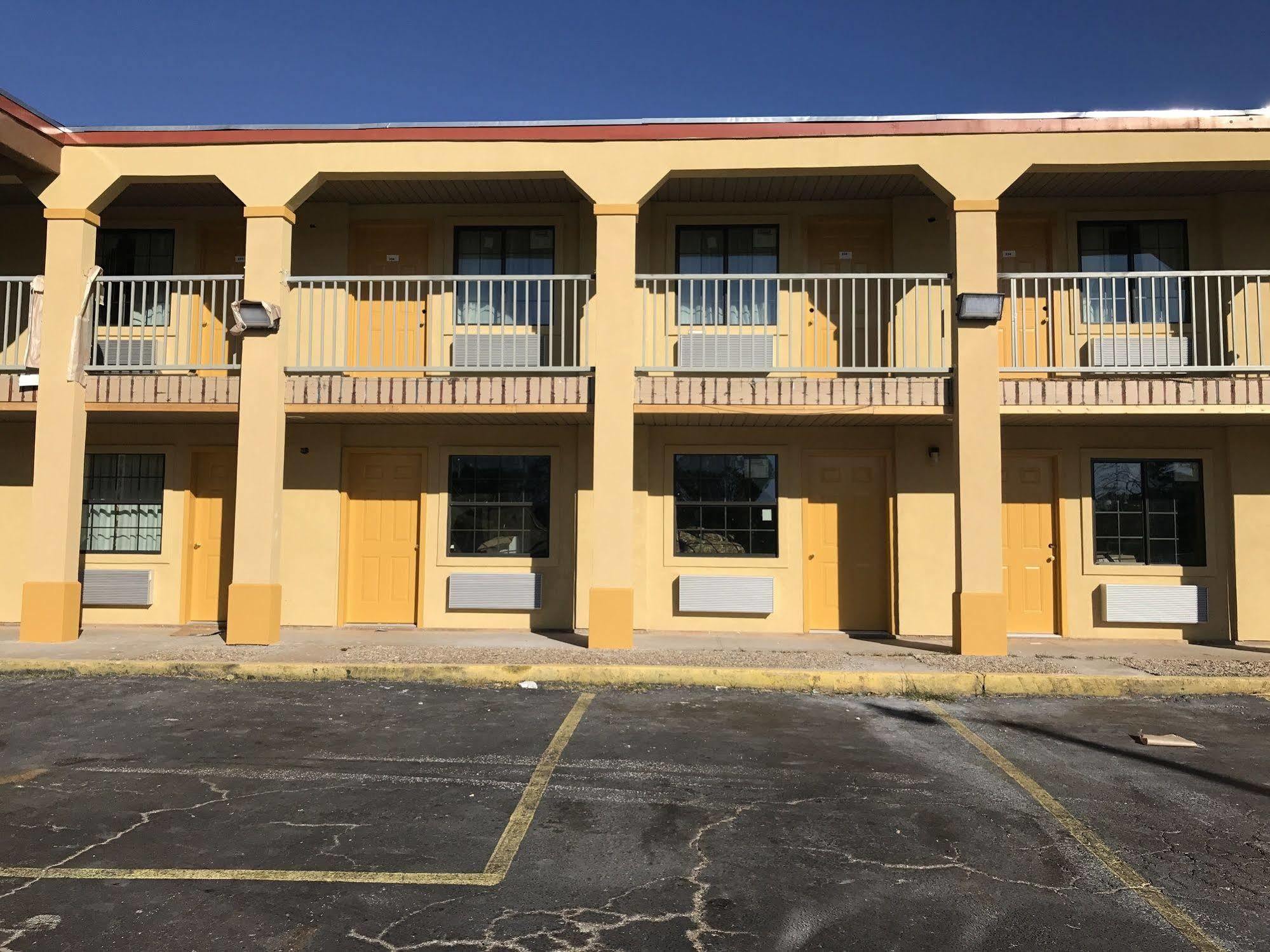 Super 8 By Wyndham Palestine Tx Otel Dış mekan fotoğraf