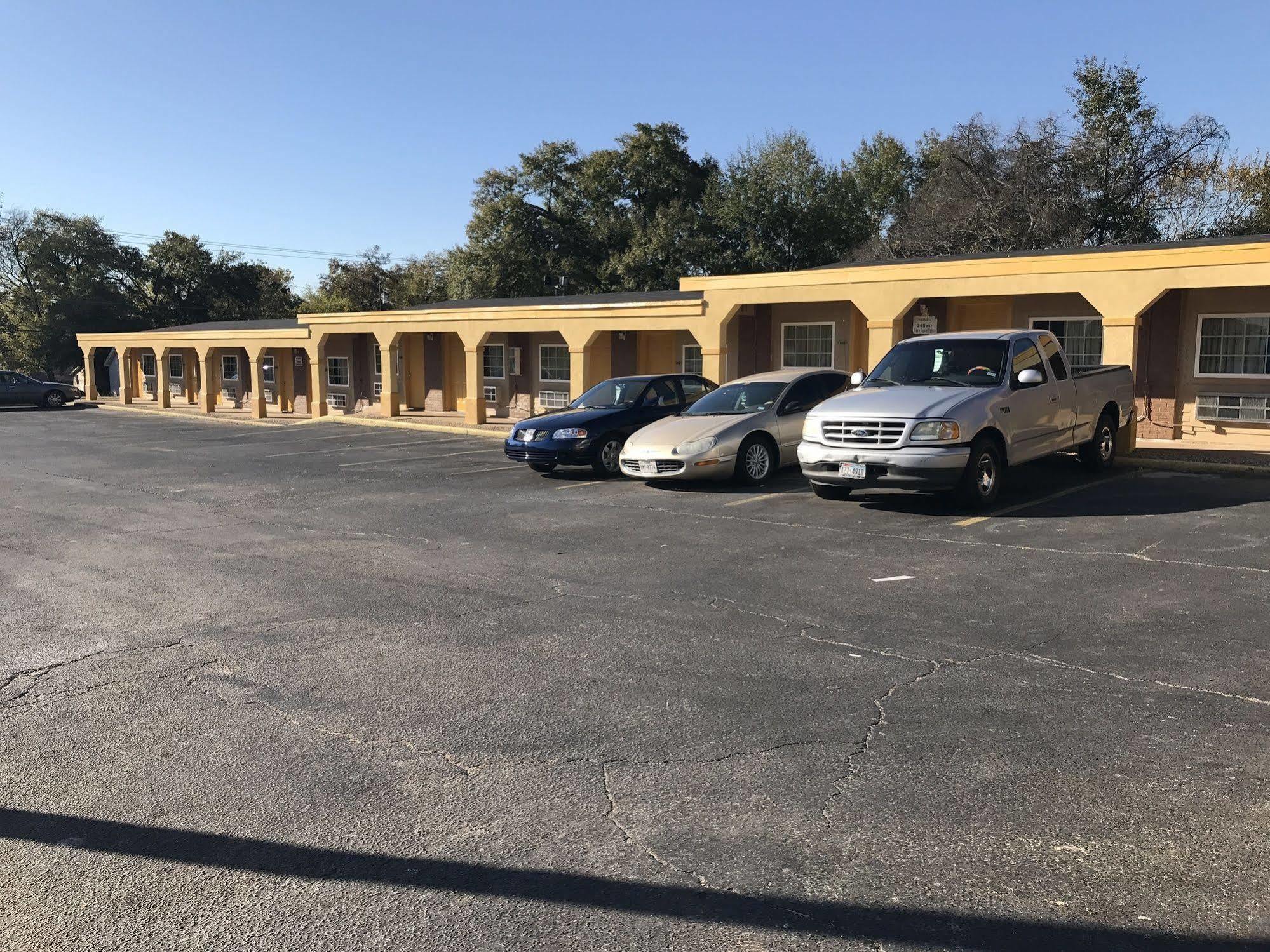 Super 8 By Wyndham Palestine Tx Otel Dış mekan fotoğraf